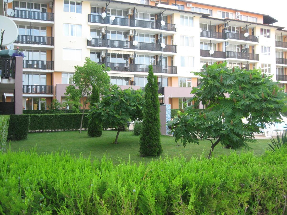 Apartcomplex Chateau Aheloy Exterior photo